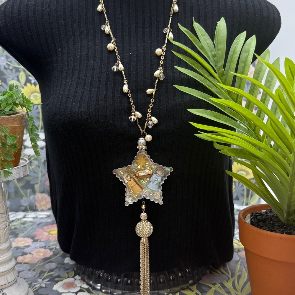 🌟Adorned Crown Jewelry vintage star cookie cutter nativity necklace